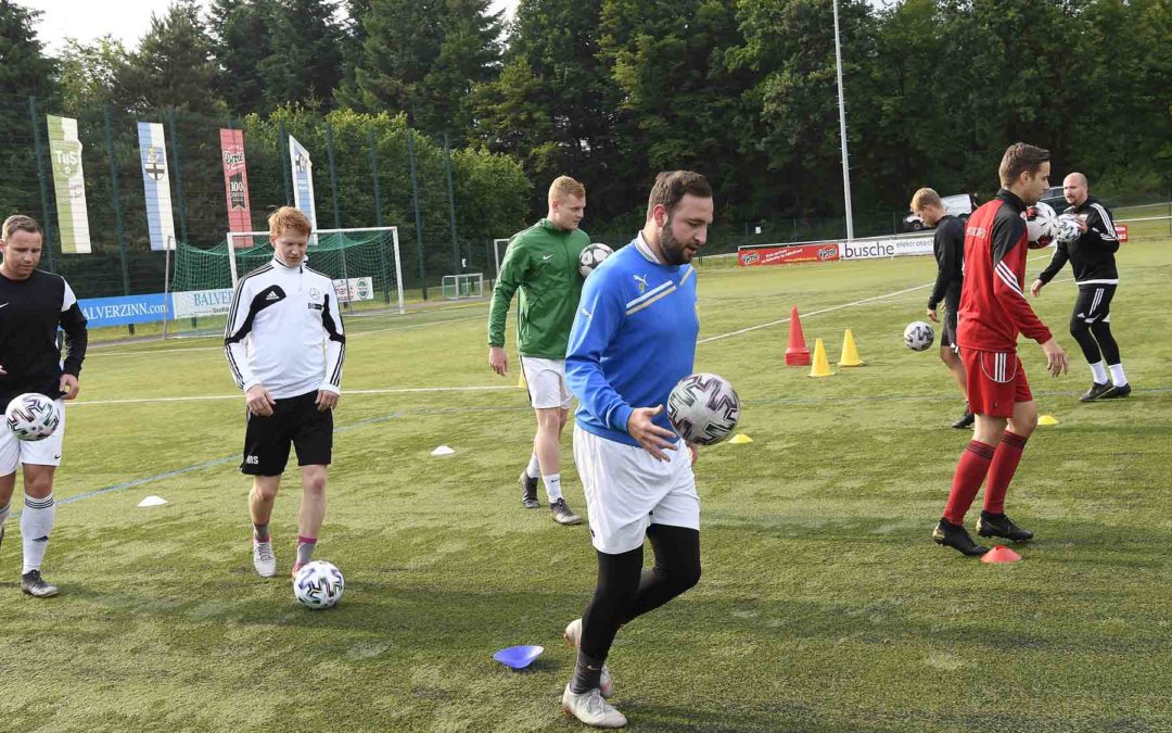 Trainingsauftakt des TuS Langenholthausen nach Corona-Pause – Viel Spaß bei Spielern